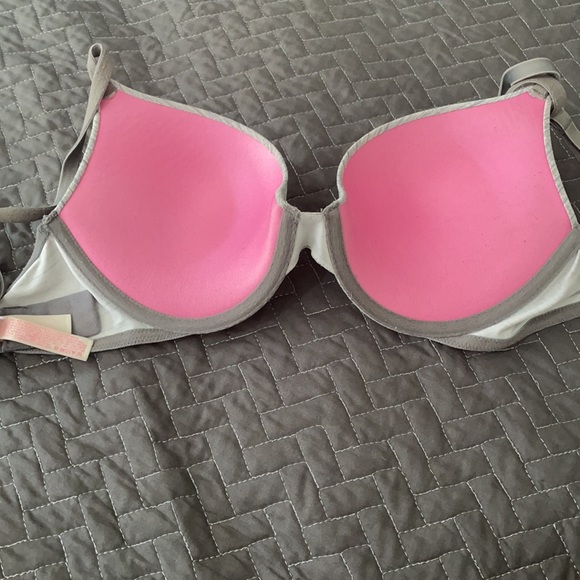 Pink bra - Picture 2 of 3